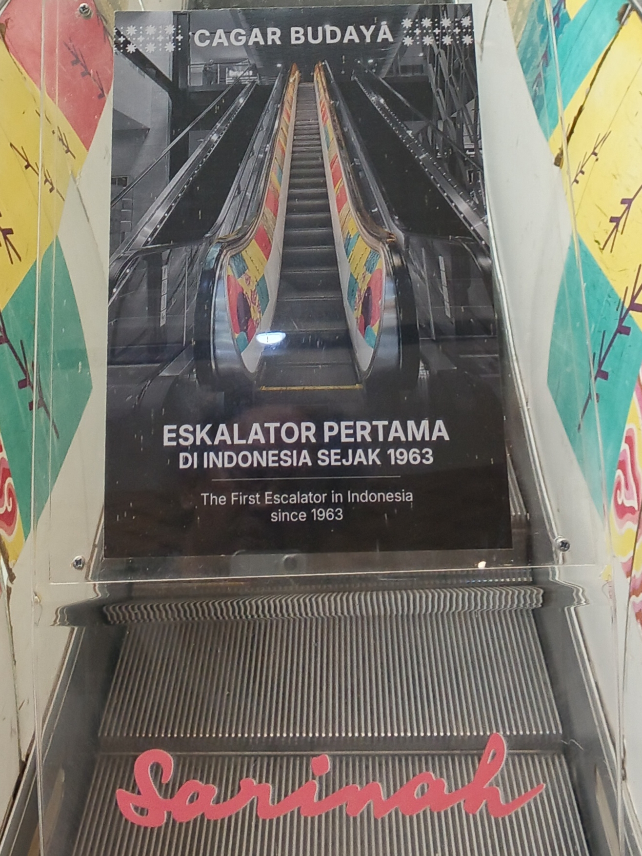 Eskalator Pertama Di Indonesia